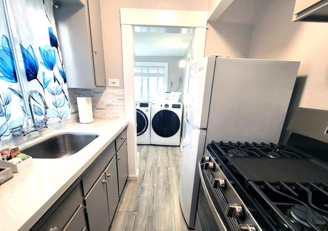 Beautiful Guesthouse, Sleeps 4 - Kitchen, Private Laundry, Ac, Parking, 65' Tv, Close To Stores, Restaurants & Beach Long Beach Exteriér fotografie